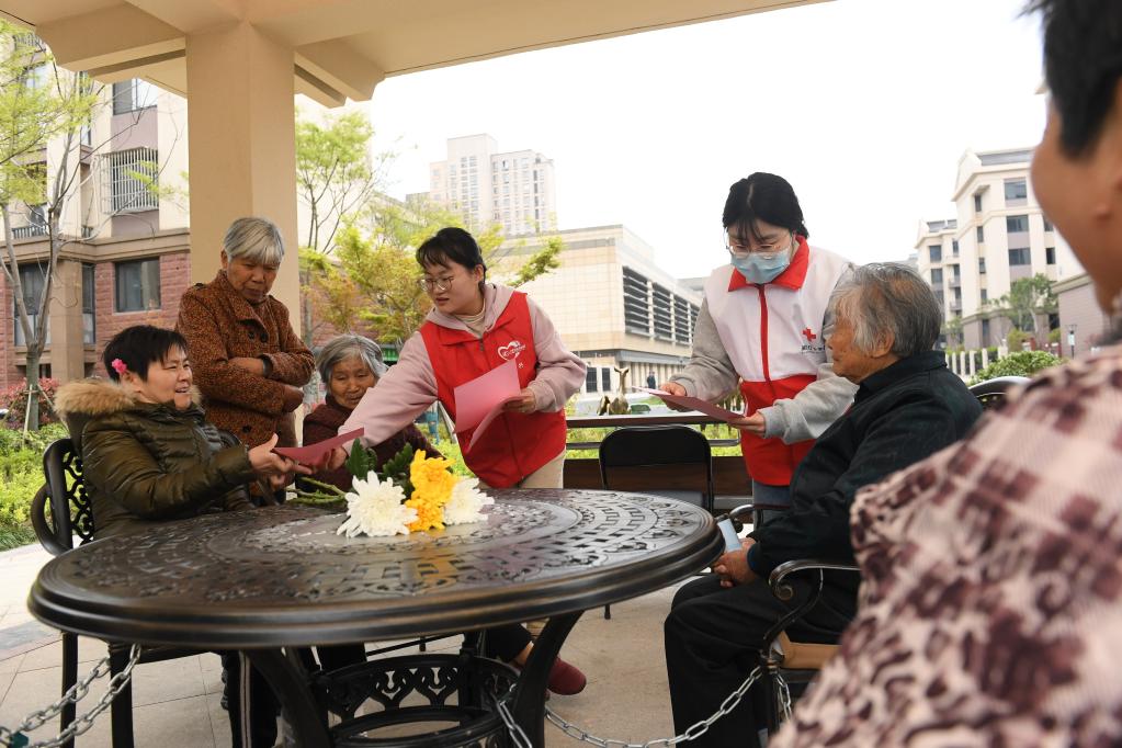 浙江湖州：文明祭掃記心間